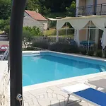 Kika's Nyaraló Križišće