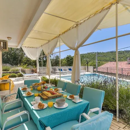 Holiday home Kika's *